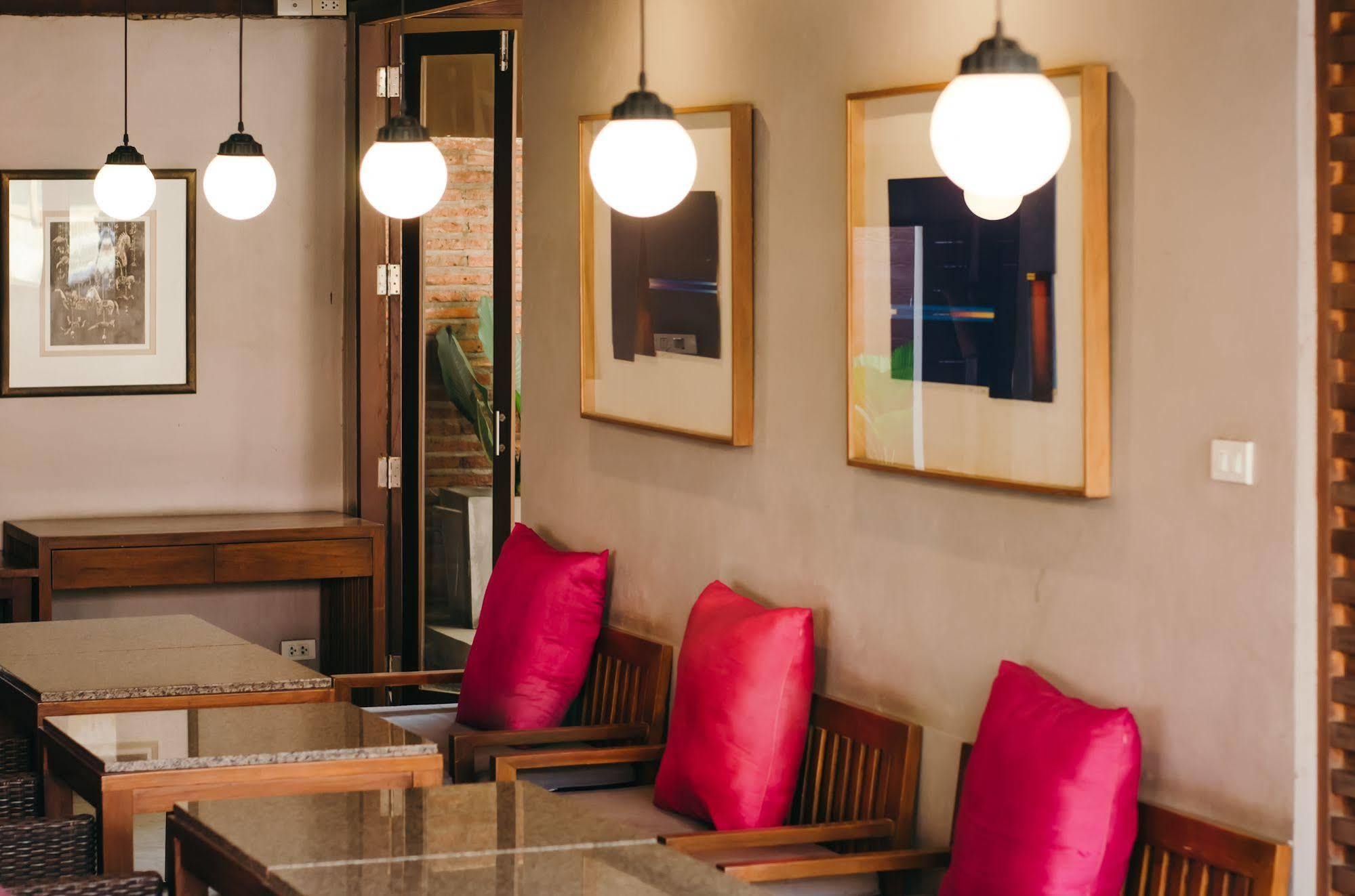 Lilu Pai Hotel Ngoại thất bức ảnh
